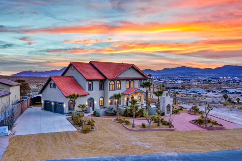 photo-1__1628799610_70.170.9.209 Las Vegas large house with sunset in background